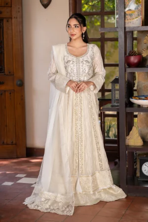 Zari Royale – Ivory Noor